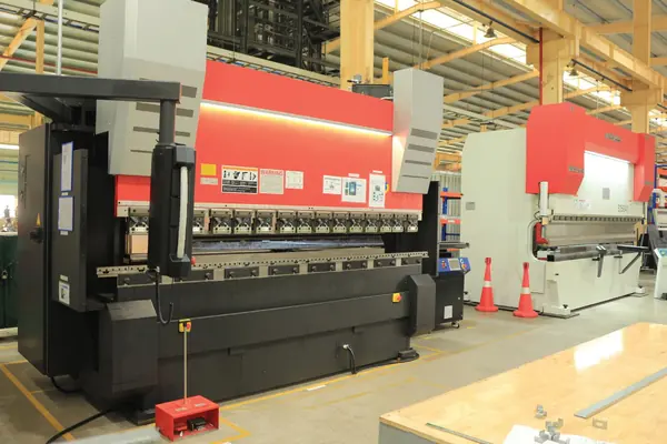Máy chấn CNC Amada